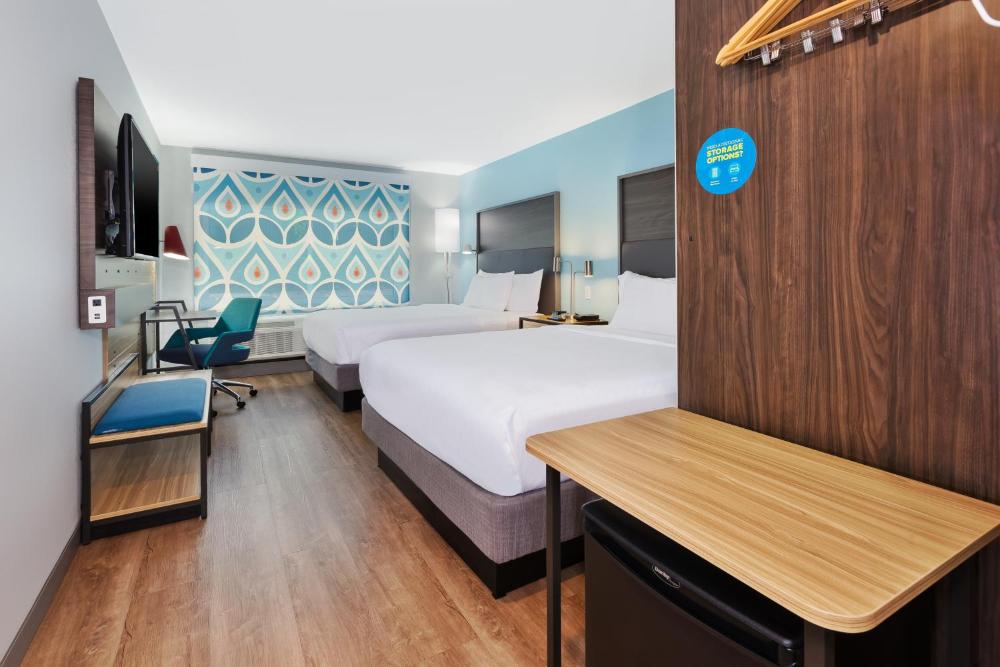 Queen Room with Two Queen Beds interior